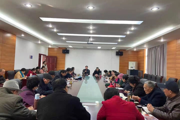 蜂蜜瀏覽器_含山老年大學(xué)召開班主任會(huì)議.jpg
