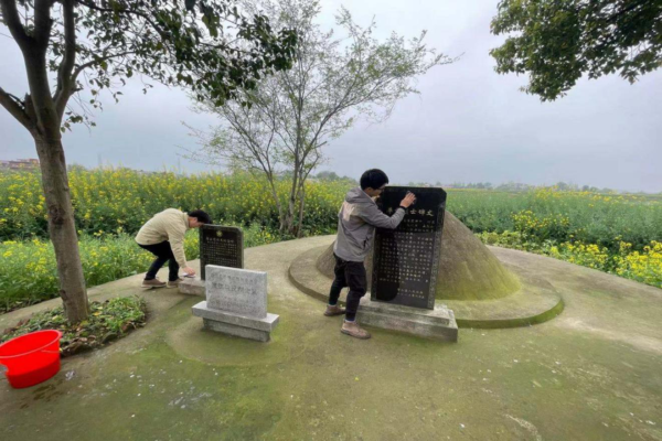 運(yùn)漕鎮(zhèn)：祭掃烈士墓 強(qiáng)化黨史學(xué)習(xí)教育.png