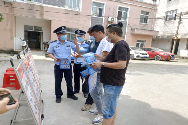 林頭派出所黨支部：黨員民警深入轄區(qū)開展副本.png