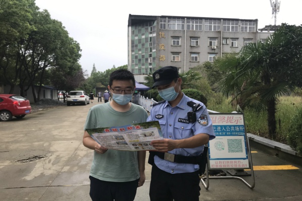 含山縣公安局機(jī)關(guān)第八黨支部：防疫抗疫 禁毒在行動副本.jpg