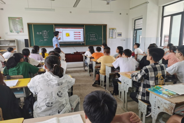 銅閘派出所黨支部深入校園開展禁毒宣傳講座副本.jpg
