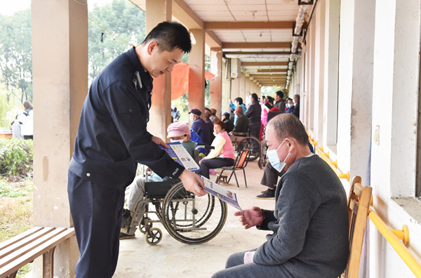 林頭派出所黨支部：開展走訪慰問活動(dòng)_副本.jpg