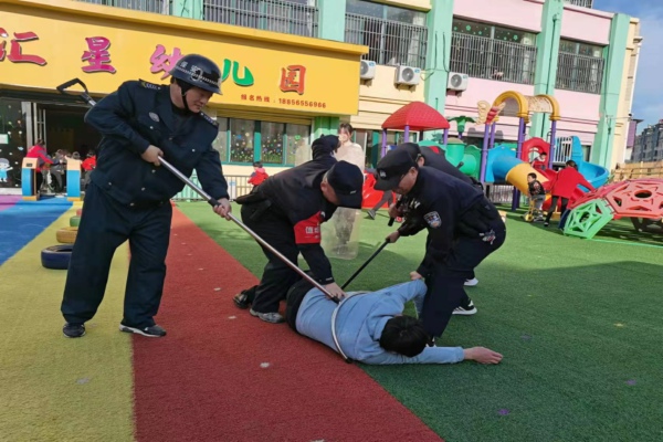 清溪派出所黨支部開展應(yīng)急處突演練副本.jpg