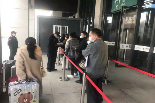 銅閘所黨支部：深入轄區(qū)高鐵站配合開展疫情防控檢查副本.jpg