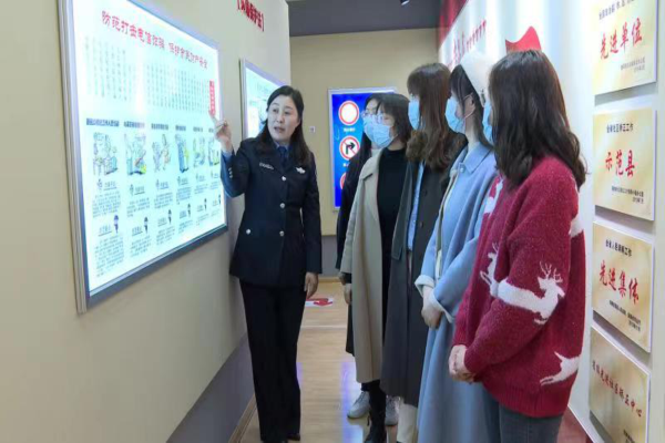 憲法進(jìn)校園 為成長(zhǎng)護(hù)航副本.png