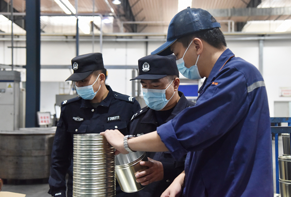 花山派出所：嚴把企業(yè)冬季安全生產(chǎn)關(guān)_副本.jpg