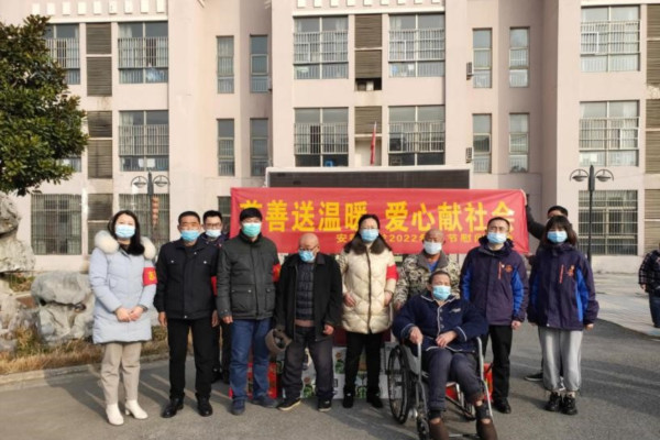 蜂蜜瀏覽器_2022年飛龍新型材料有限公司到敬老院開展慰問.jpg