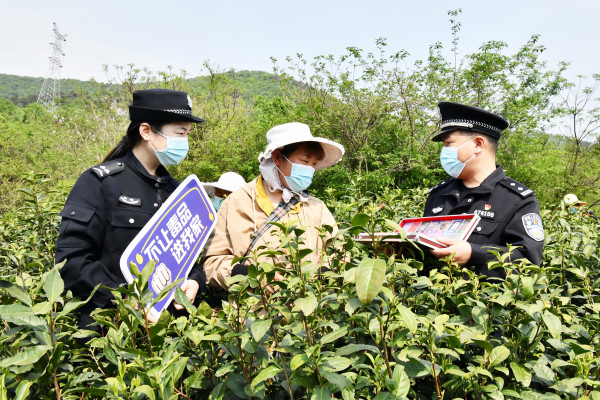 蜂蜜瀏覽器_花山派出所：為群眾送上“普法大餐”.jpg