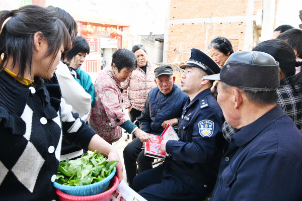 蜂蜜瀏覽器_花山派出所：筑牢鄉(xiāng)村“防毒網(wǎng)”.jpg