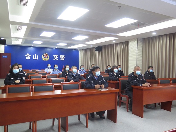 縣公安局機(jī)關(guān)第九黨支部：組織觀看公安英?！霸啤痹L談活動(dòng)600-400.jpg