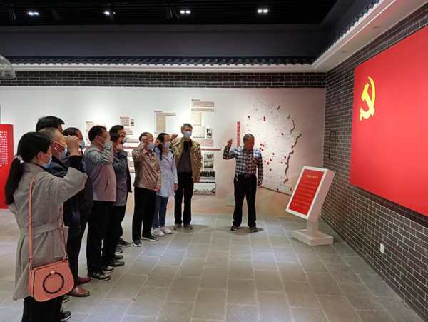 含山縣供銷社黨支部赴福山村,、長崗村開展主題黨日活動.png