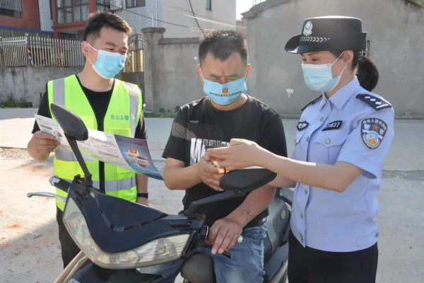 蜂蜜瀏覽器_警民攜手并肩,，共赴民富國安.jpg